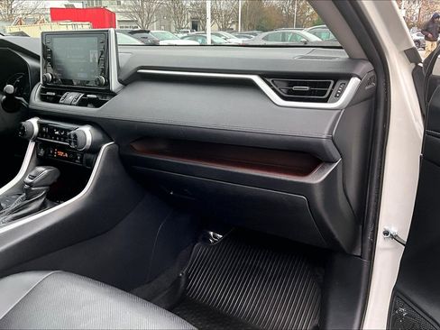 Used 2021 Toyota RAV4 Limited image 15