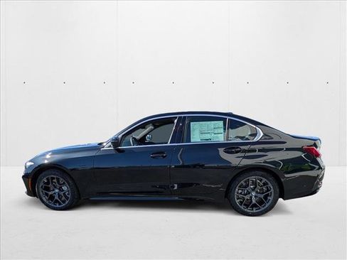 Used 2025 BMW 330i Sedan w/ Premium Package image 5