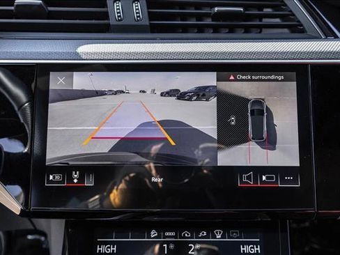 Used 2023 Audi e-tron S Prestige w/ Prestige Package image 18