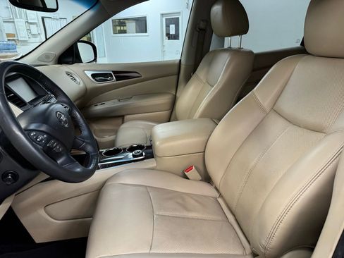 Used 2016 Nissan Pathfinder Platinum image 11