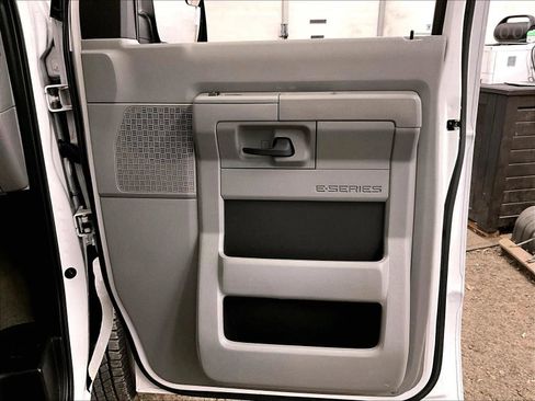 Used 2014 Ford E-350 and Econoline 350 XLT RWD image 23