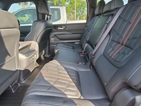Used 2025 Nissan Armada PRO-4X w/ Pro-4X Premium Package AWD/4WD image 5