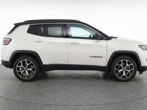 Used 2025 Jeep Compass Limited AWD/4WD image 8