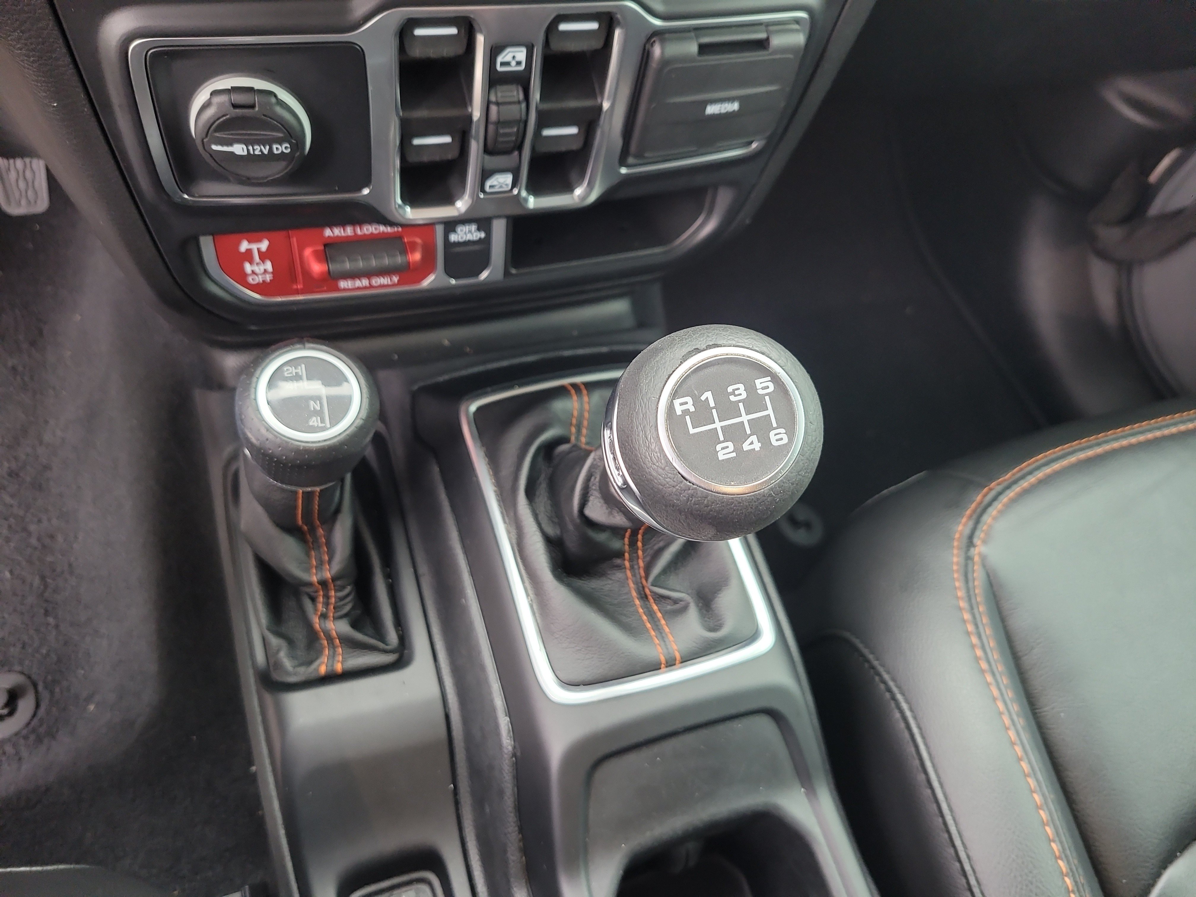 Used 2022 Jeep Gladiator Mojave AWD/4WD image 27