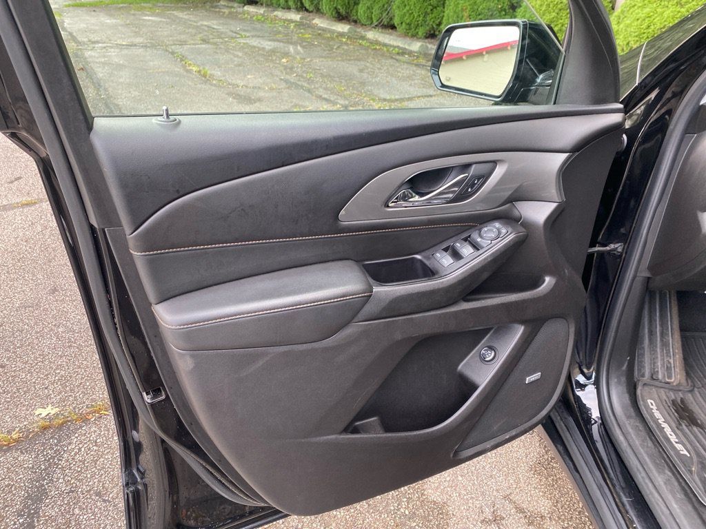 Used 2019 Chevrolet Traverse LT w/ LT Premium Package AWD/4WD image 18
