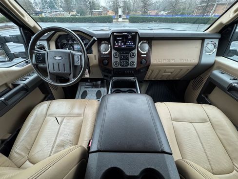 Used 2013 Ford F450 Lariat w/ Lariat Interior Pkg image 19