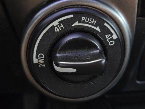 Used 2017 Nissan Titan Platinum Reserve AWD/4WD image 23