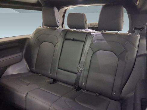 Used 2025 Land Rover Defender 90 S image 27