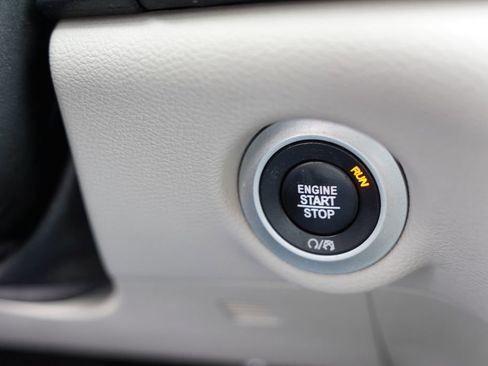 Certified 2017 Chrysler Pacifica LX image 28