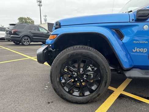 Used 2023 Jeep Wrangler Unlimited Sahara w/ Cold Weather Group image 19