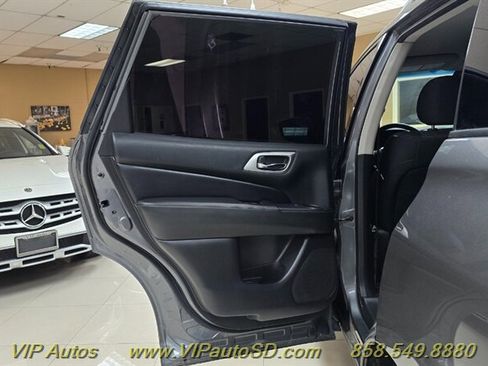 Used 2020 Nissan Pathfinder SV AWD/4WD image 14