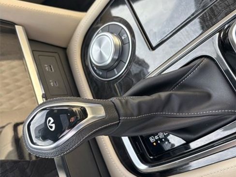 Used 2024 INFINITI QX80 Sensory w/ All-Season Package image 30
