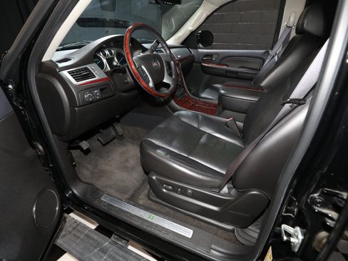 Used 2009 Cadillac Escalade 2WD Hybrid image 3