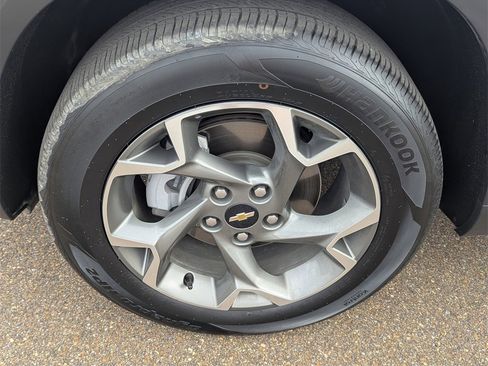 Used 2025 Chevrolet Trax LT image 27