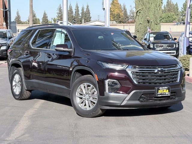 Used 2023 Chevrolet Traverse LT FWD image 2