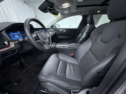Used 2025 Volvo V60 B5 Cross Country Plus image 3