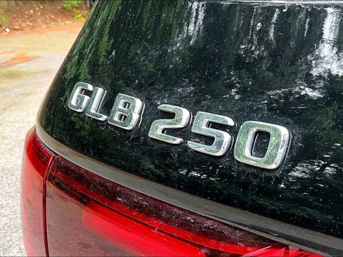 New 2026 Mercedes-Benz GLB 250 4MATIC image 7