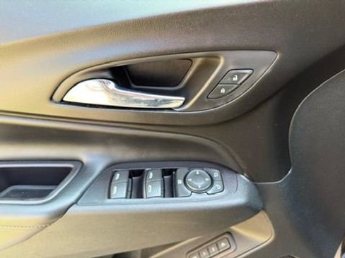 Used 2018 Chevrolet Equinox Premier AWD/4WD image 11