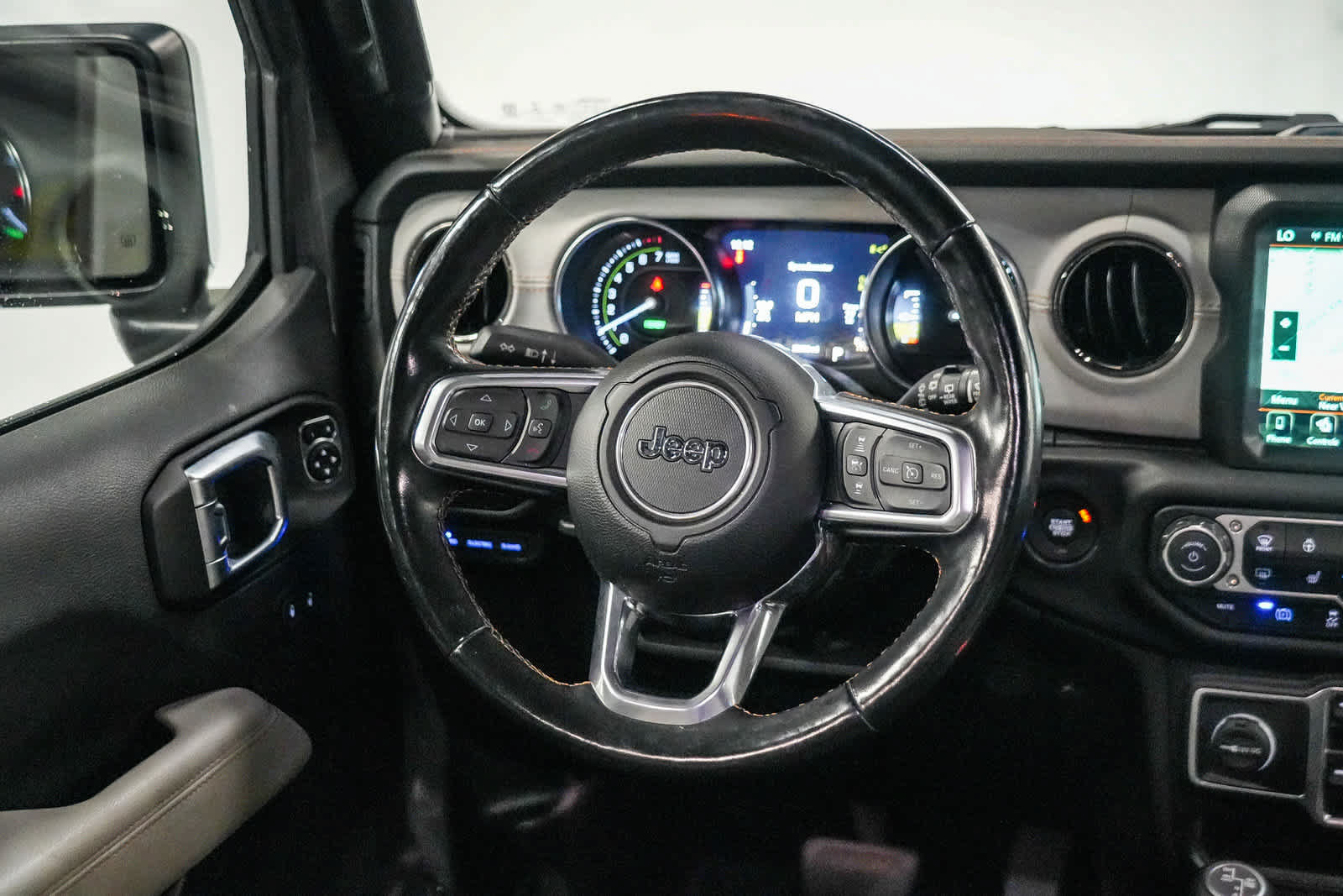 Used 2022 Jeep Wrangler Unlimited Sahara AWD/4WD image 15