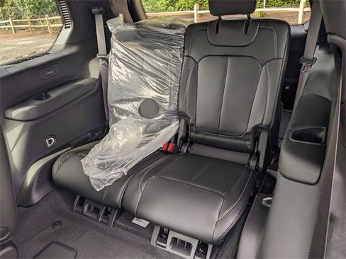 New 2024 Jeep Grand Cherokee L Limited image 11