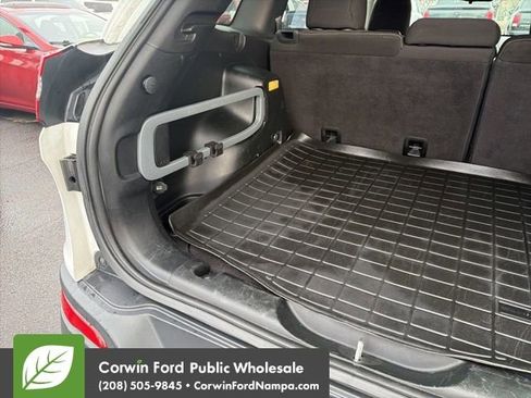 Used 2017 Jeep Cherokee Latitude image 30