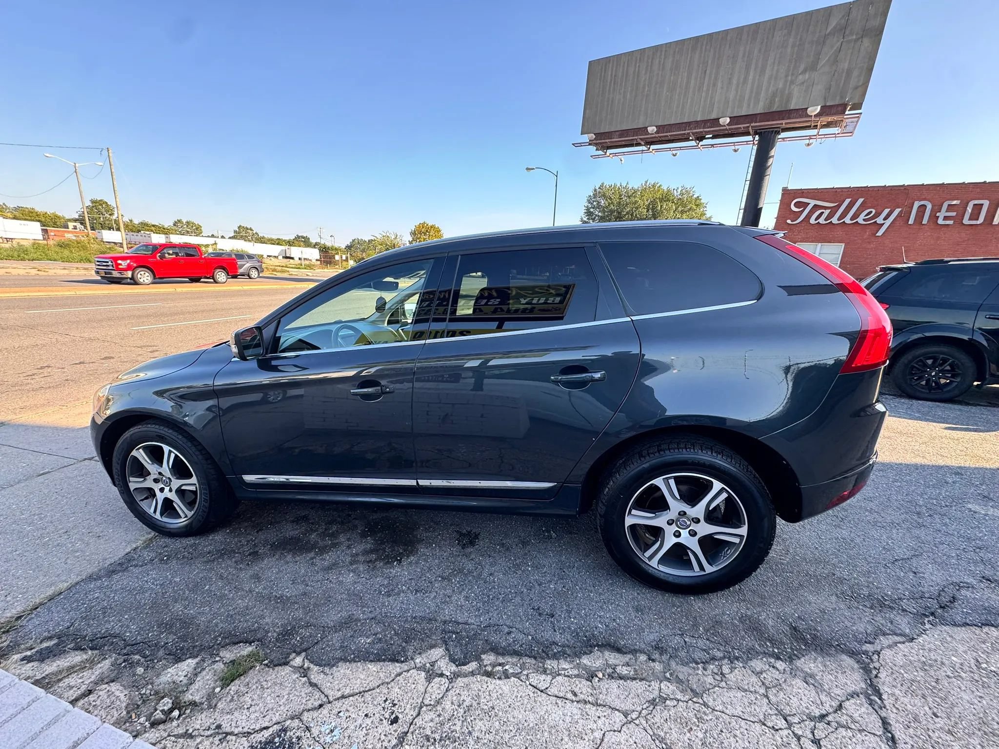 Used 2015 Volvo XC60 T6 w/ Protection Package AWD/4WD image 6