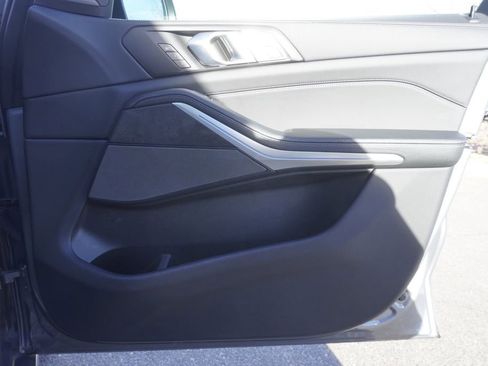 Used 2023 BMW X7 xDrive40i w/ Premium Package image 21