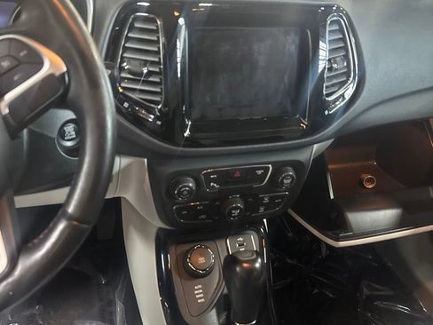 Used 2018 Jeep Compass Limited w/ Navigation Group AWD/4WD image 9