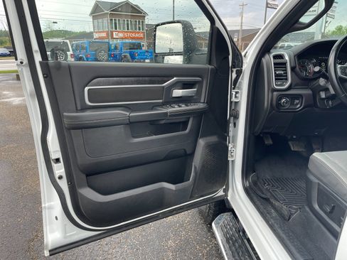 Used 2024 RAM 2500 Big Horn AWD/4WD image 11