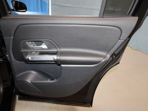 Used 2022 Mercedes-Benz GLB 250 4MATIC image 26