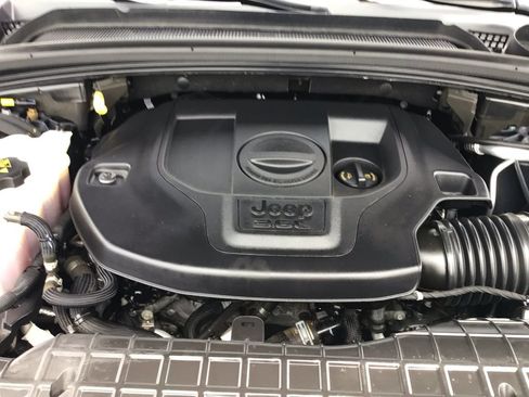 Used 2023 Jeep Grand Cherokee Overland AWD/4WD image 11