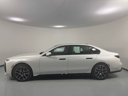 Used 2023 BMW 760i xDrive w/ Parking Assistance Package AWD/4WD image 4
