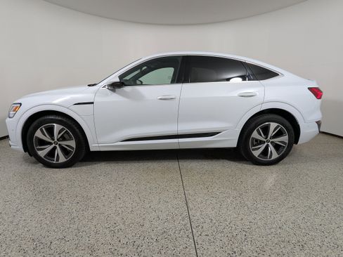 Certified 2024 Audi Q8 e-tron Premium Plus w/ Premium Plus Package image 4