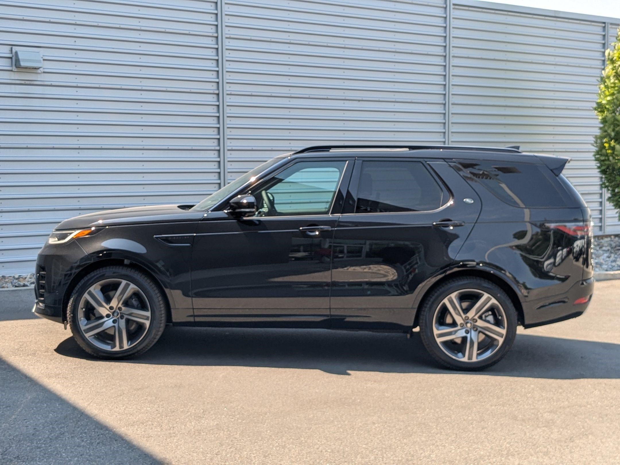 New 2026 Land Rover Discovery Limited Edition AWD/4WD image 8