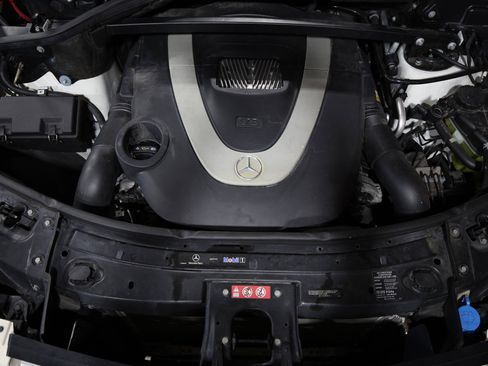 Used 2011 Mercedes-Benz GL 550 4MATIC image 27