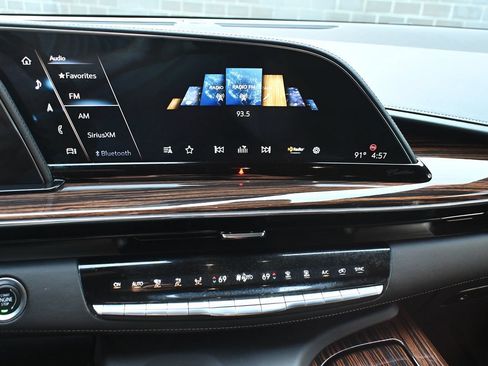 Used 2022 Cadillac Escalade ESV Luxury AWD/4WD image 15