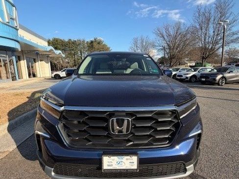 New 2025 Honda Pilot EX-L image 3