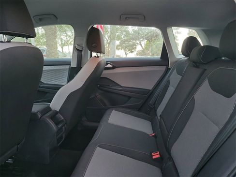 Used 2023 Volkswagen Taos S image 7