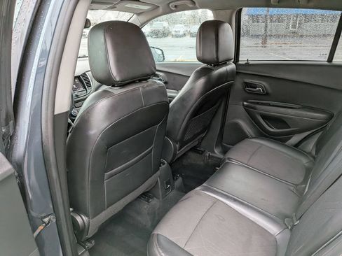 Used 2021 Chevrolet Trax LT AWD/4WD image 24
