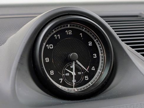 Used 2025 Porsche Macan image 30