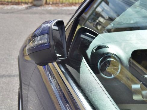 Used 2021 Mercedes-Benz GLB 250 4MATIC w/ Premium Package image 11