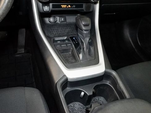 Used 2020 Toyota RAV4 LE FWD image 21