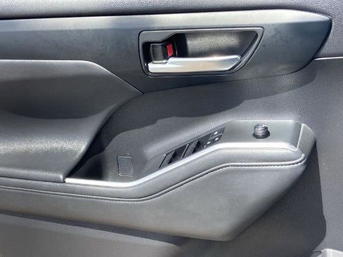 Used 2023 Toyota Highlander XLE FWD image 19