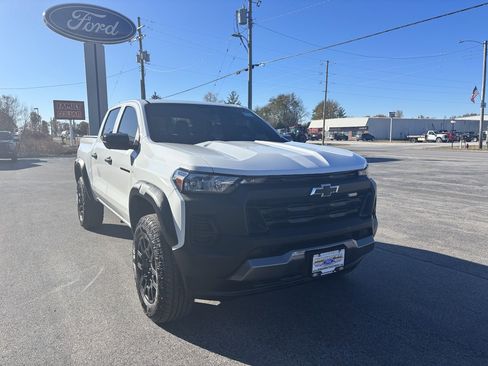 Used 2023 Chevrolet Colorado Trail Boss w/ Technology Package image 3