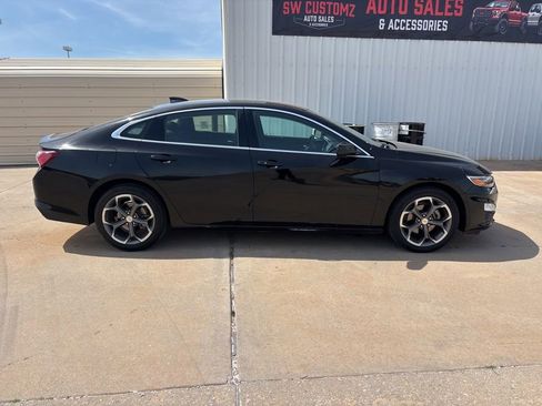 Used 2022 Chevrolet Malibu LT FWD image 3