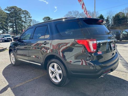 Used 2018 Ford Explorer XLT image 8