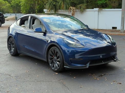 Used 2023 Tesla Model Y Performance image 3