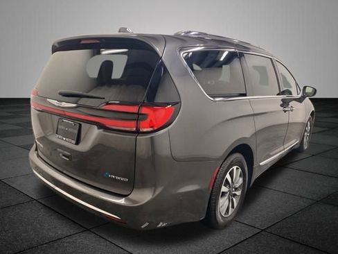 Used 2021 Chrysler Pacifica Limited w/ Uconnect Theater Family Group image 7