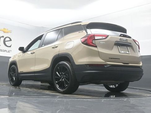 Used 2023 GMC Terrain SLE w/ Driver Convenience Package image 5