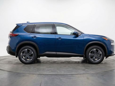 Used 2025 Nissan Rogue SV FWD image 11